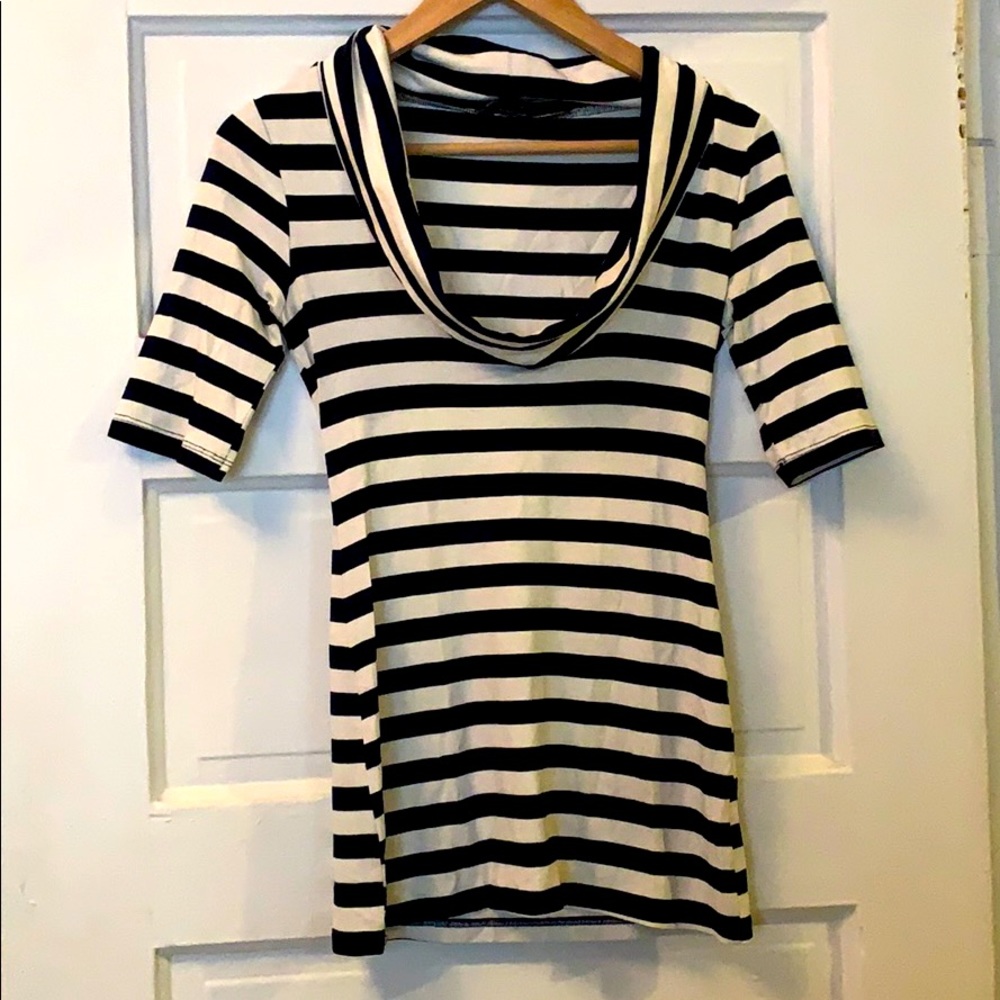 Bebe casual navy: white striped top. Cowl neck xs
